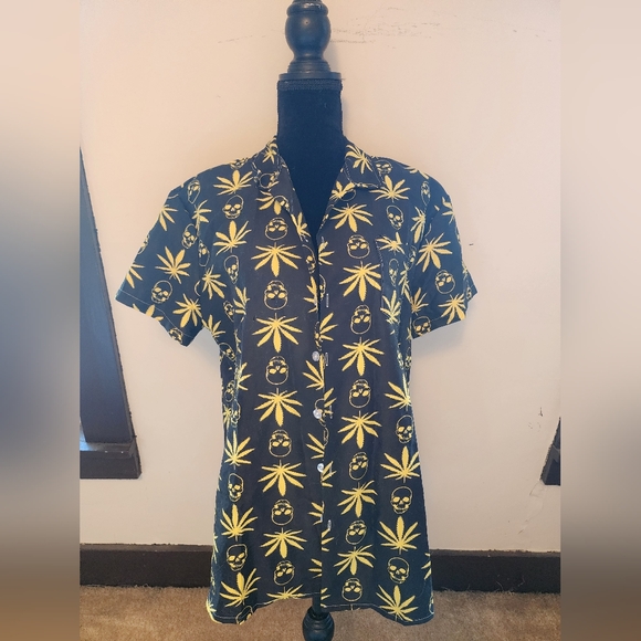 Skull and Marijuana Button Down - Picture 1 of 3